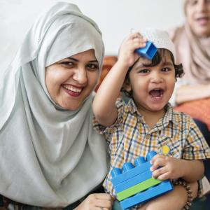 Free English Conversation Classes: Practise together with other Mums Muslim mum and child
